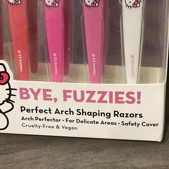 CLEARANCE HELLO KITTY BYE, FUZZIES! PERFECT ARCH SHAPING RAZORS PACK OF 5 - Picture 2 of 7